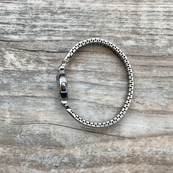 Vintage Timex Silver Tone Petite Bracelet Watch Classic Retro Minimal - Picture 4 of 5